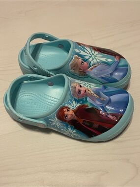 CROCS Kids Frozen Anna & Elsa Light Blue Character Clogs